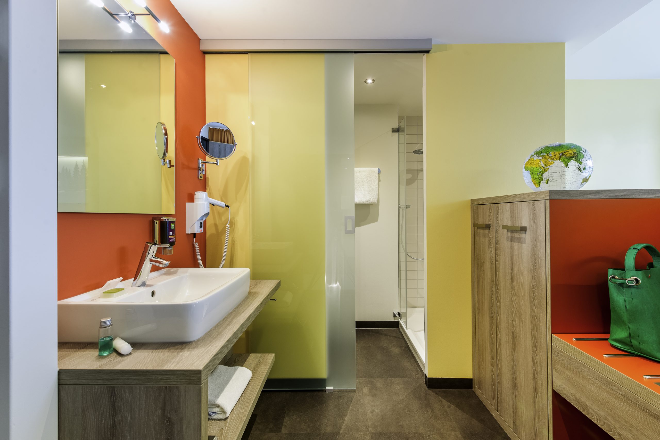 ISNA Doppelzimmer Bad